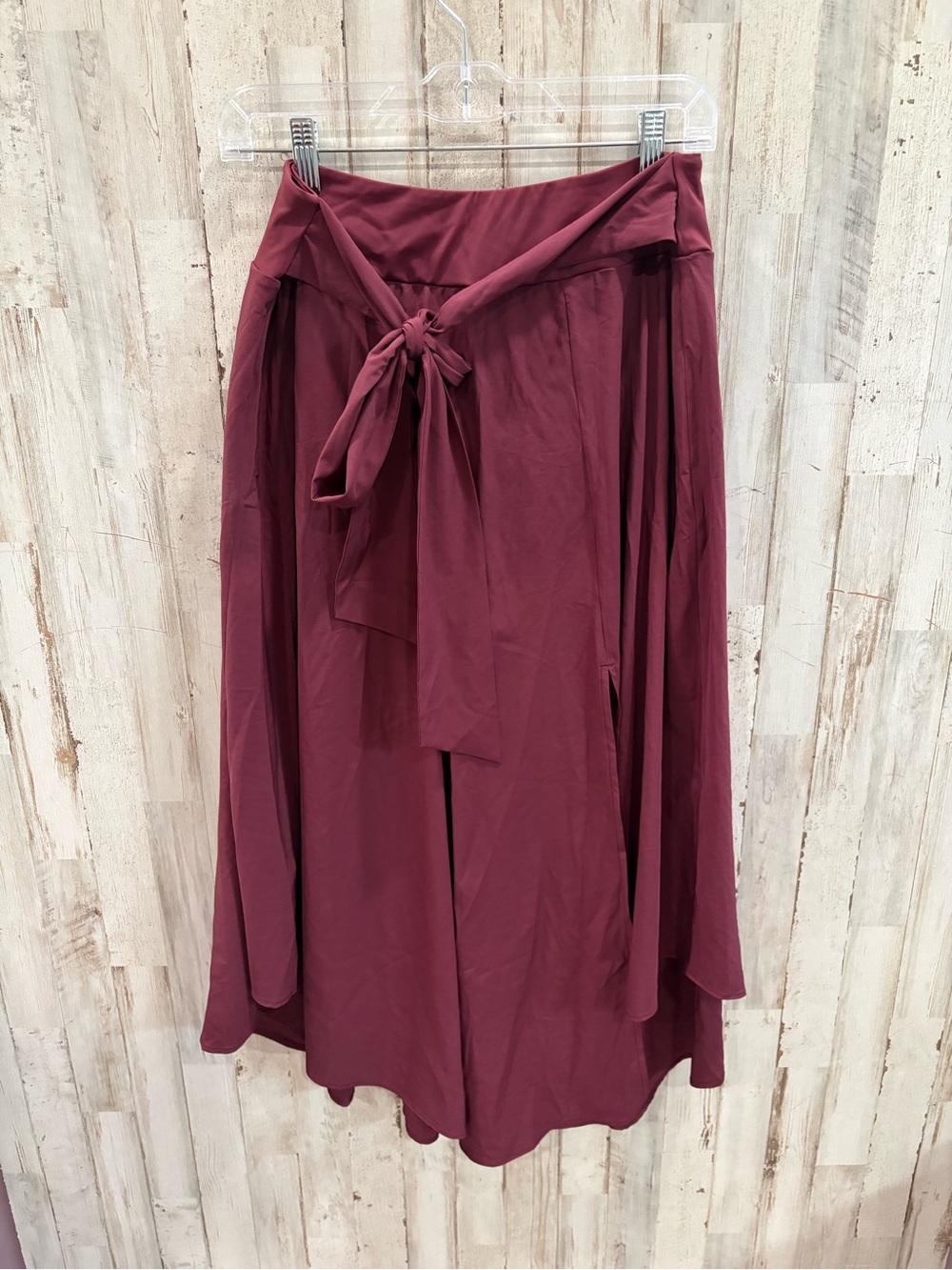 HALARA Breezeful High Waisted Tie Side 2-in-1 Curved Hem M Quick Dry Midi Skirt